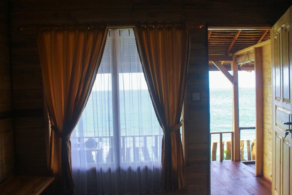 Malibu Huts Traditional Cottage, 2 Twin Beds, Sea View 14
