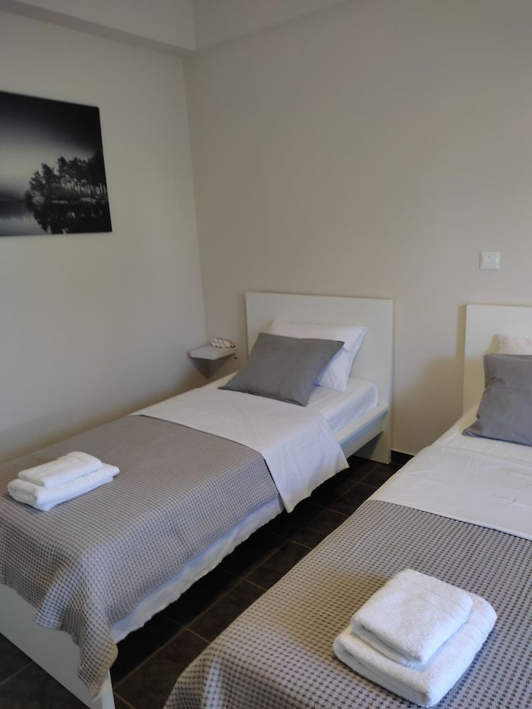 Double M Comfort Room, 2 Twin Beds, Courtyard View 4
