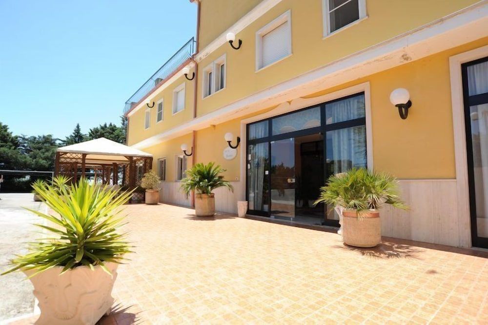 undefined Hotel Garden 7