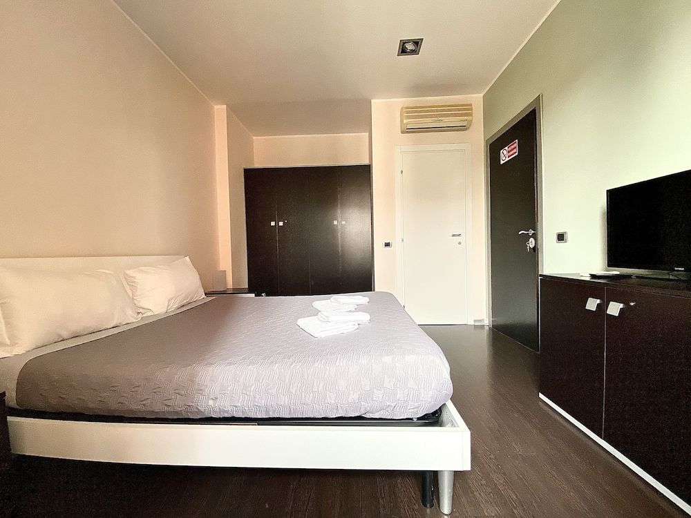 undefined Gemini Guest House 8