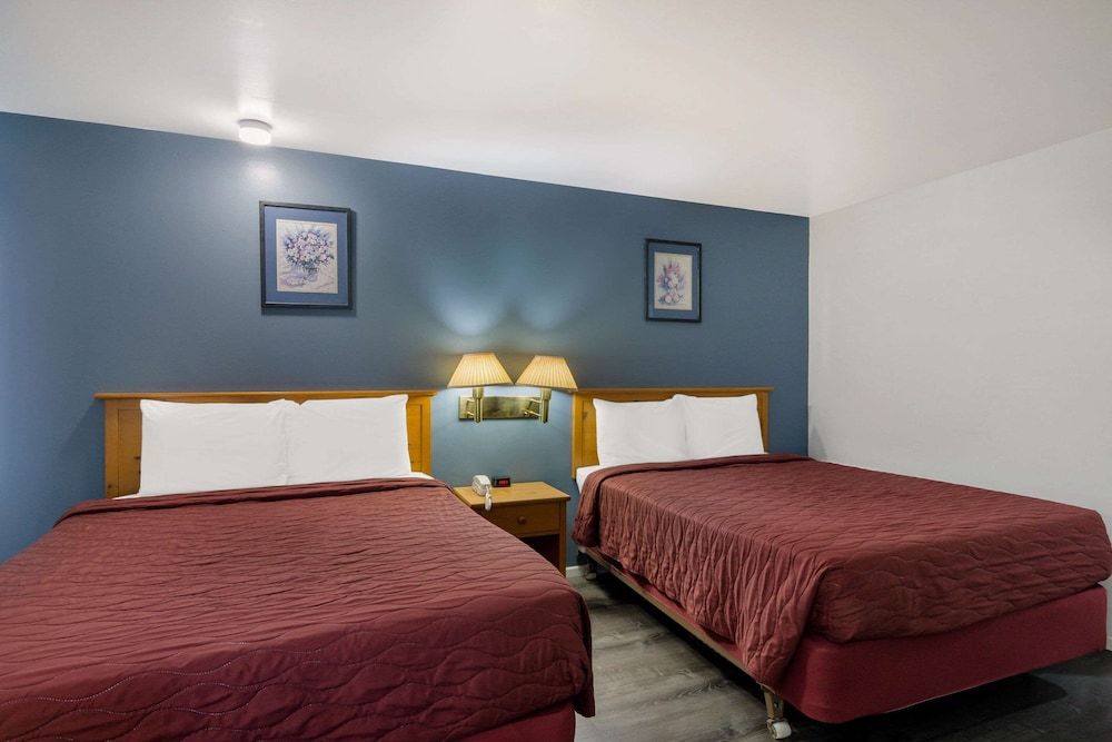 Standard Room, 2 Queen Beds, Non Smoking