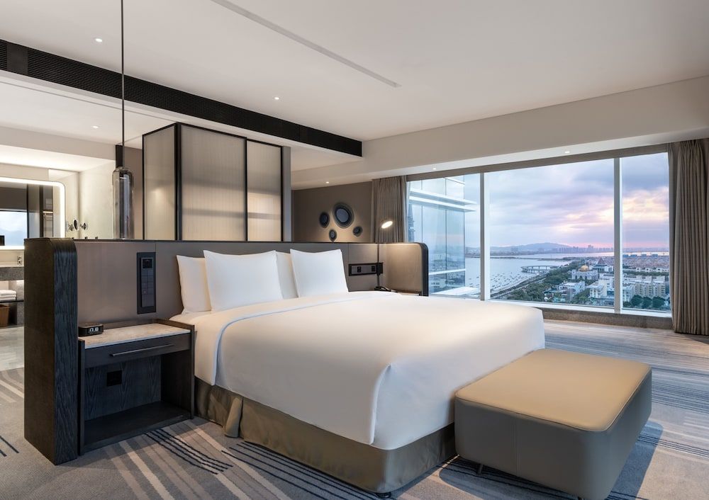 Junior Suite, 1 King Bed (Living Area)