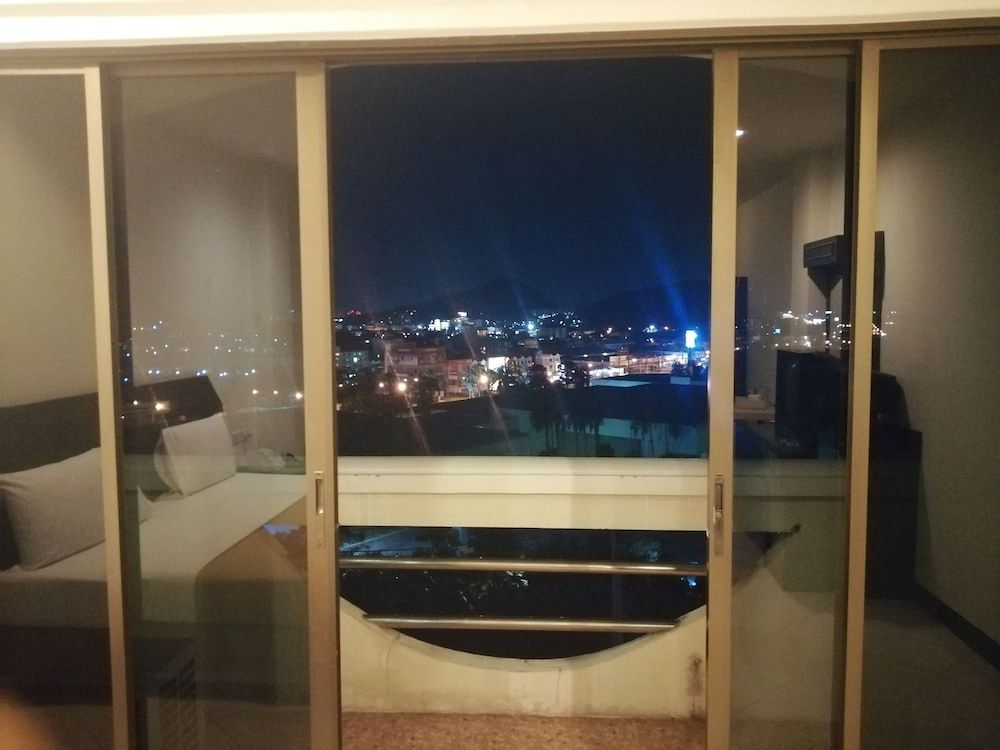 The Royal Residence Standard Room 8