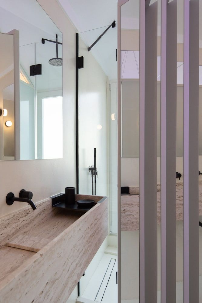 Almadina Smart Luxury Superior Room with Balcony 8