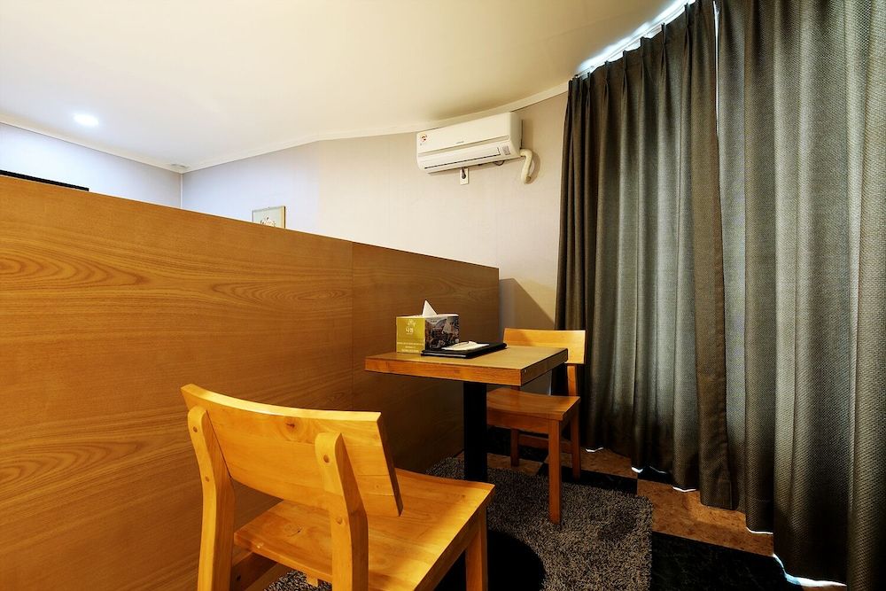 White Tourist Hotel Superior Twin Room (Free Breakfast for 2, except Monday) 9