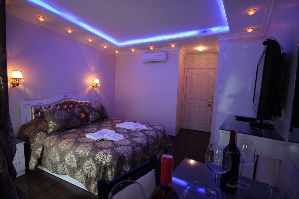 Charm Hotel Standard Double Room, 1 Double Bed 3