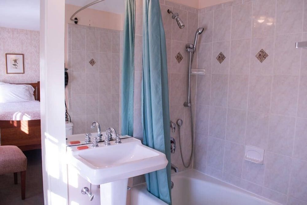 The Franconia Inn Family Double Room, 2 Bedrooms 4