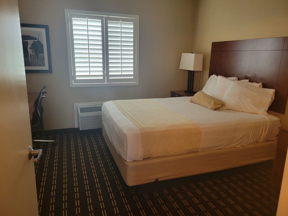 Cotulla Whitten Inn kitchenette