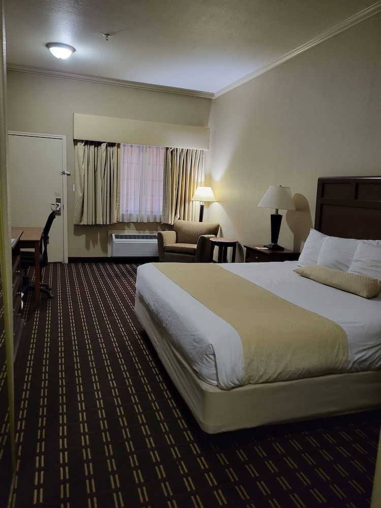 Cotulla Whitten Inn Basic Single Room 2