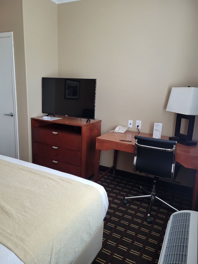 Cotulla Whitten Inn kitchenette 7