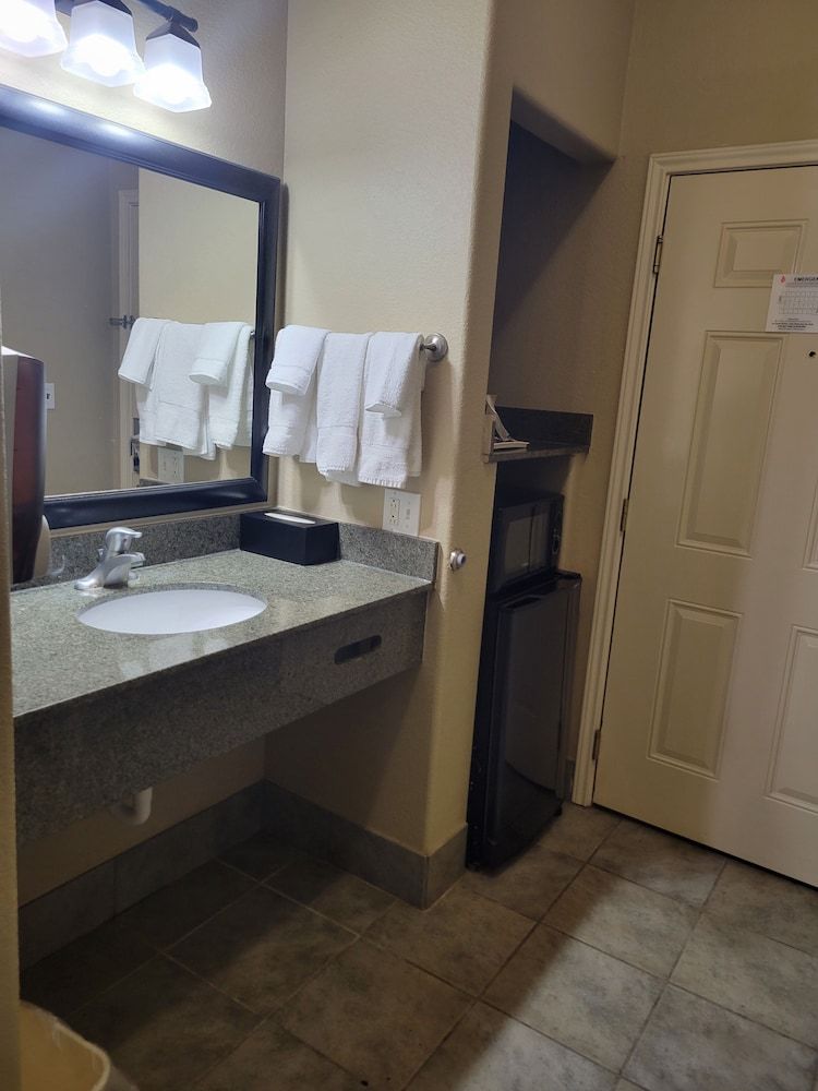 Cotulla Whitten Inn Basic Single Room 6