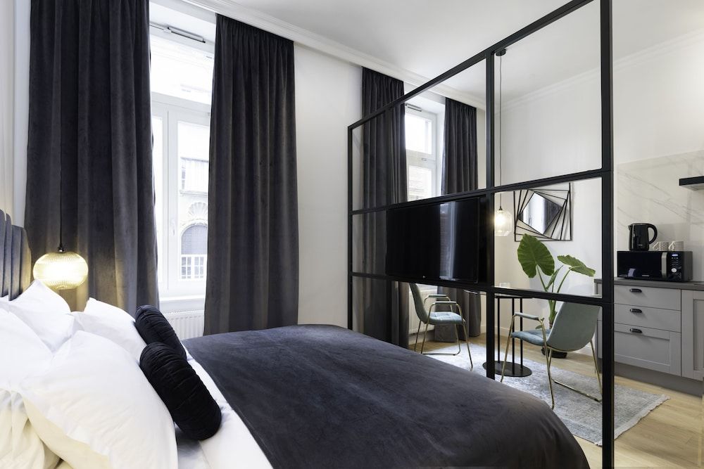 Pierrot & Pierrette Apartments Exclusive Studio Suite (1) 2