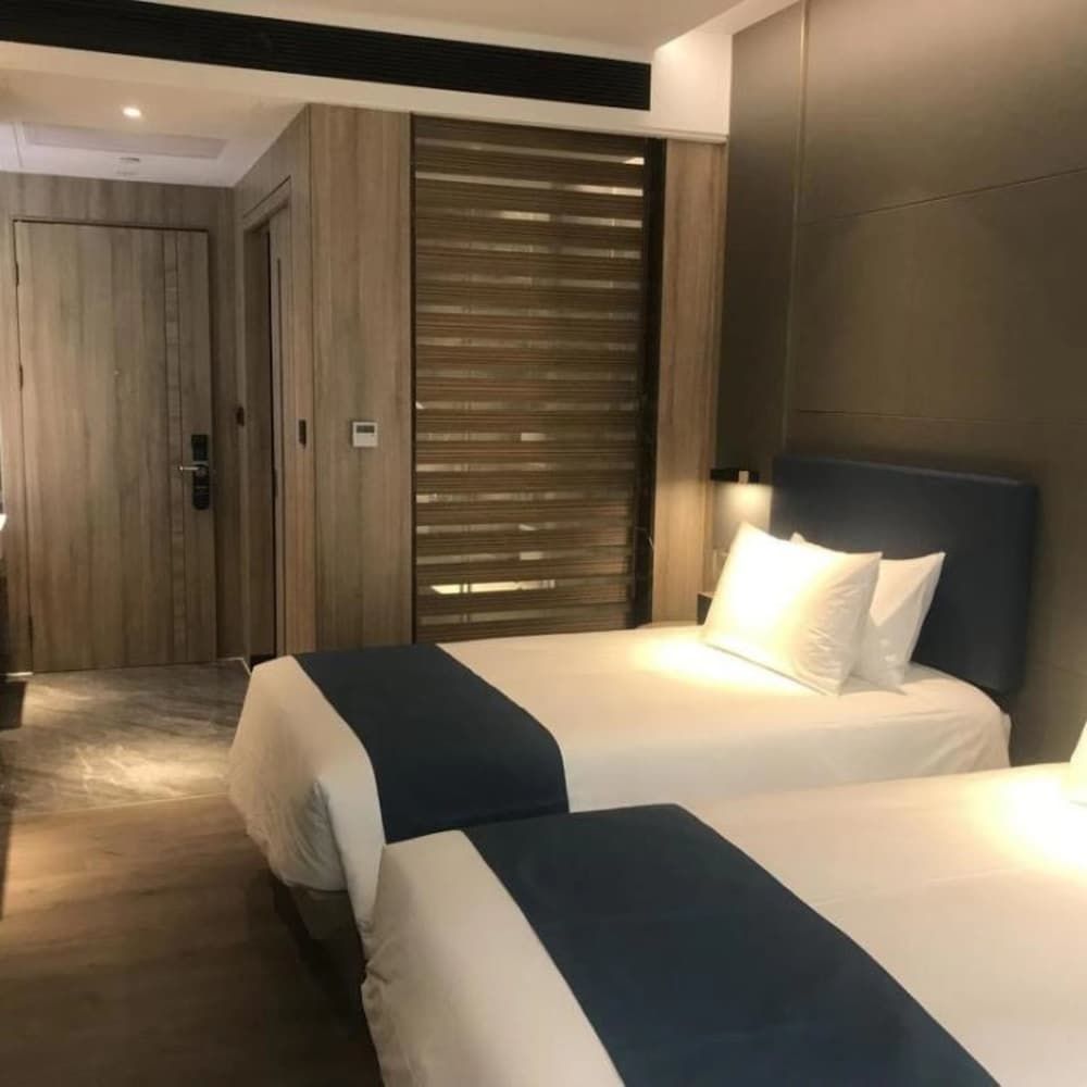 undefined Naive S Hotel 8