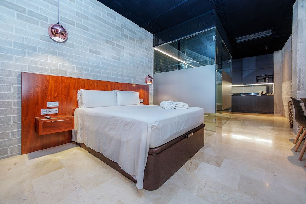 Alicante Aparthotel Evolution Design Studio Suite, 1 Queen Bed with Sofa bed, City View 2