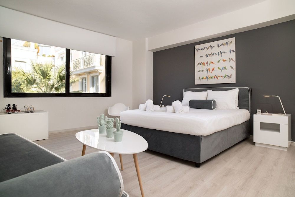 undefined Plaka Heart