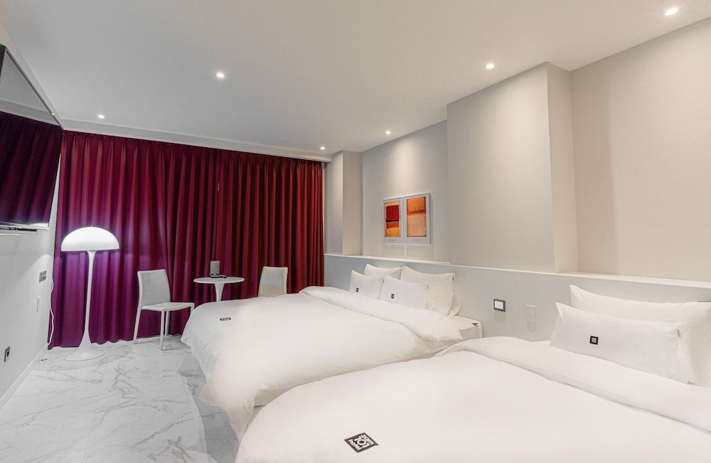 Zam 101 Hotel Deluxe Twin Room 11