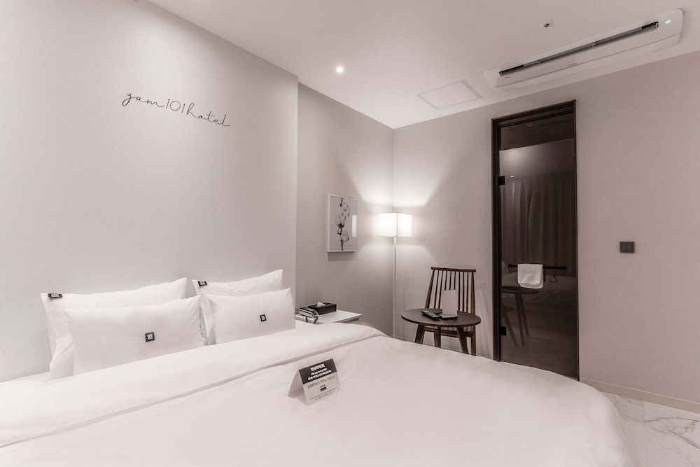 Zam 101 Hotel Standard Double Room 6