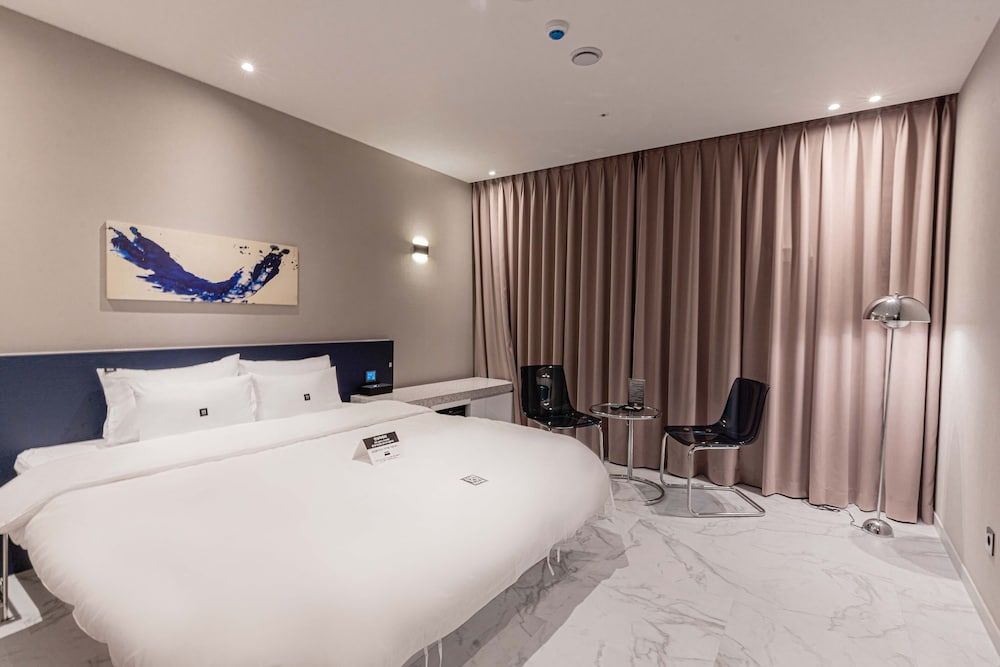 Zam 101 Hotel Standard Double Room 2