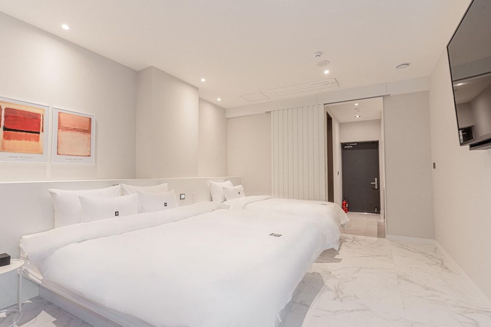 Zam 101 Hotel Deluxe Twin Room 10