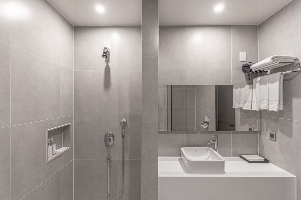 Zam 101 Hotel Deluxe Twin Room 12