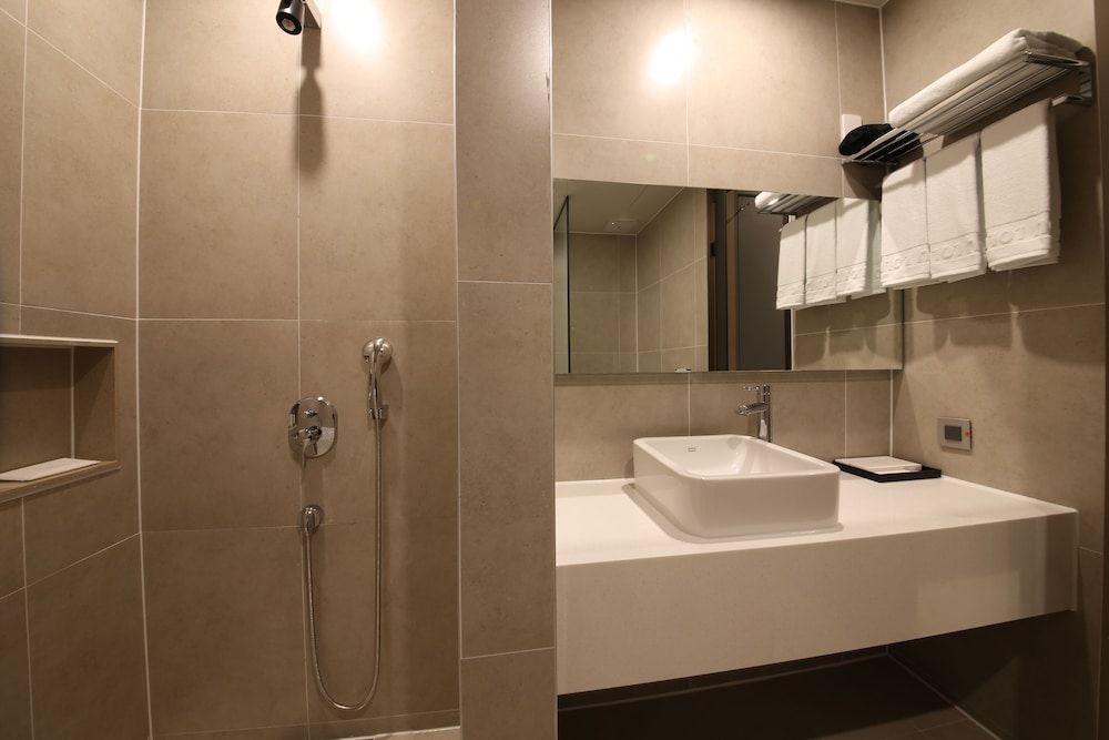 Zam 101 Hotel Standard Double Room 7