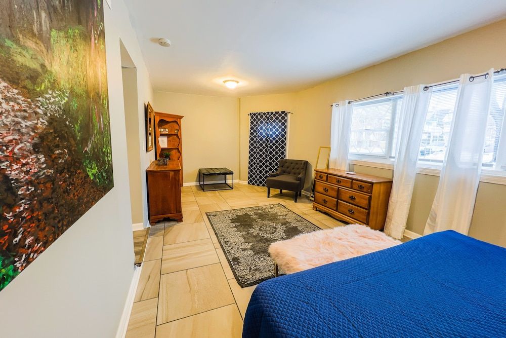 undefined The Stone Castle - With Private Yard & Parking, Near Falls & Casino by Niagara Hospitality 6