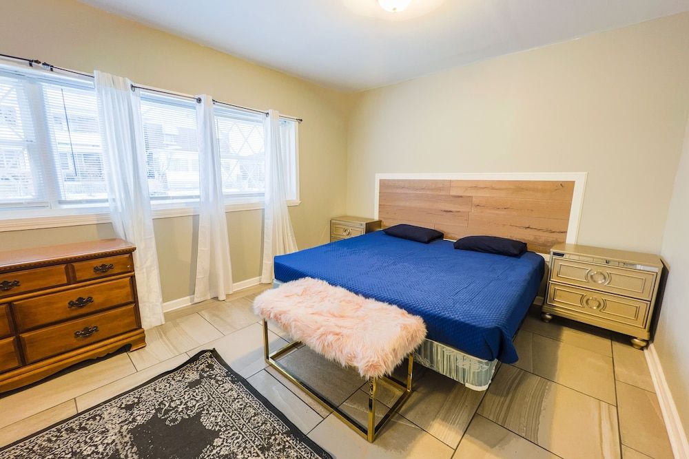 undefined The Stone Castle - With Private Yard & Parking, Near Falls & Casino by Niagara Hospitality