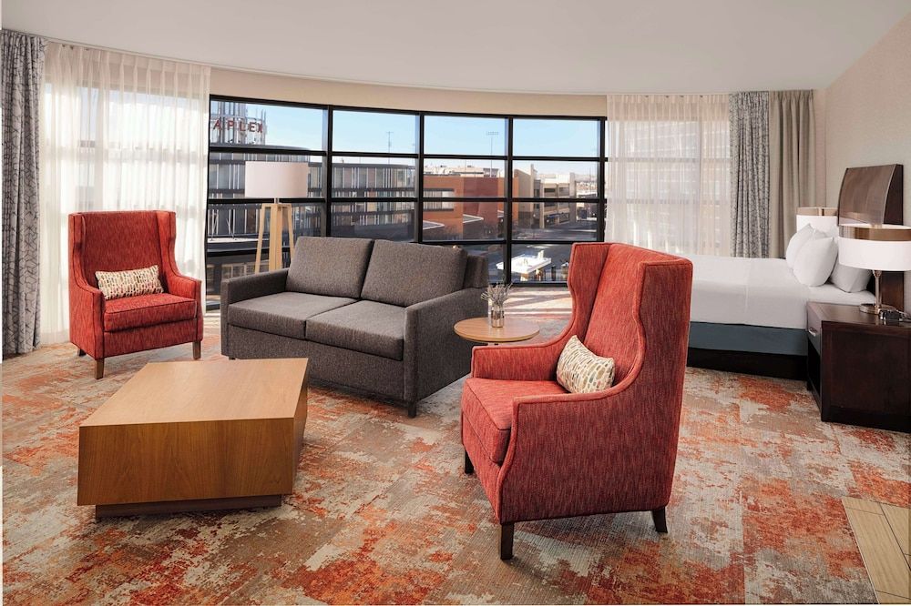 Junior Suite, 1 King Bed, Accessible