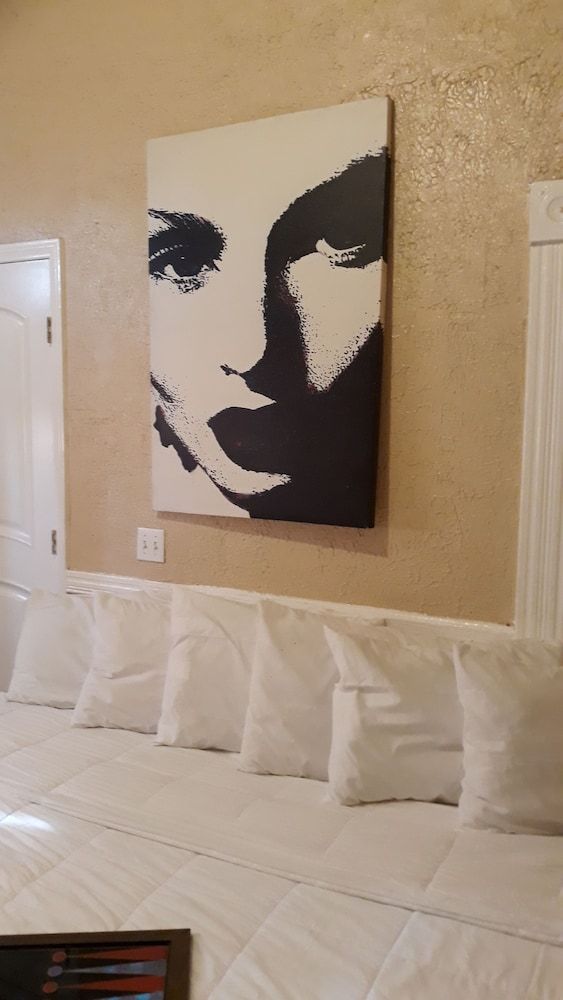 Historic City view   Suites Economy Room 12