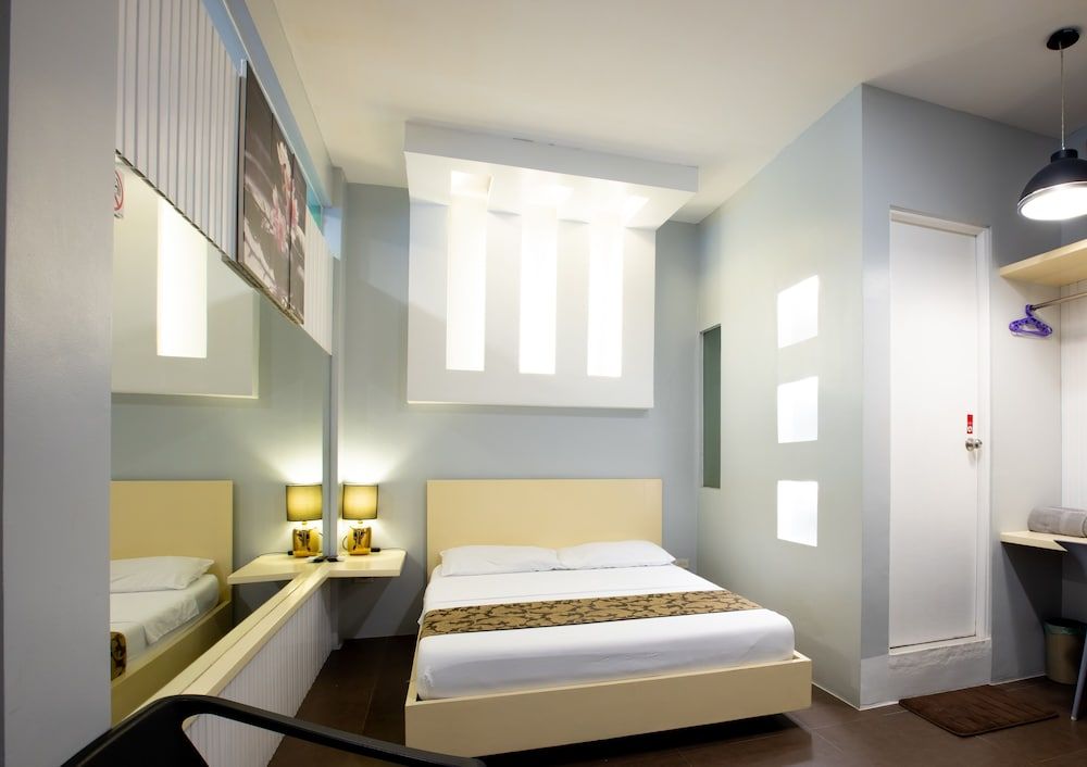 Hotel Monde Deluxe Queen Room 10