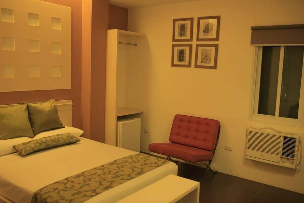 Hotel Monde Deluxe Queen Room