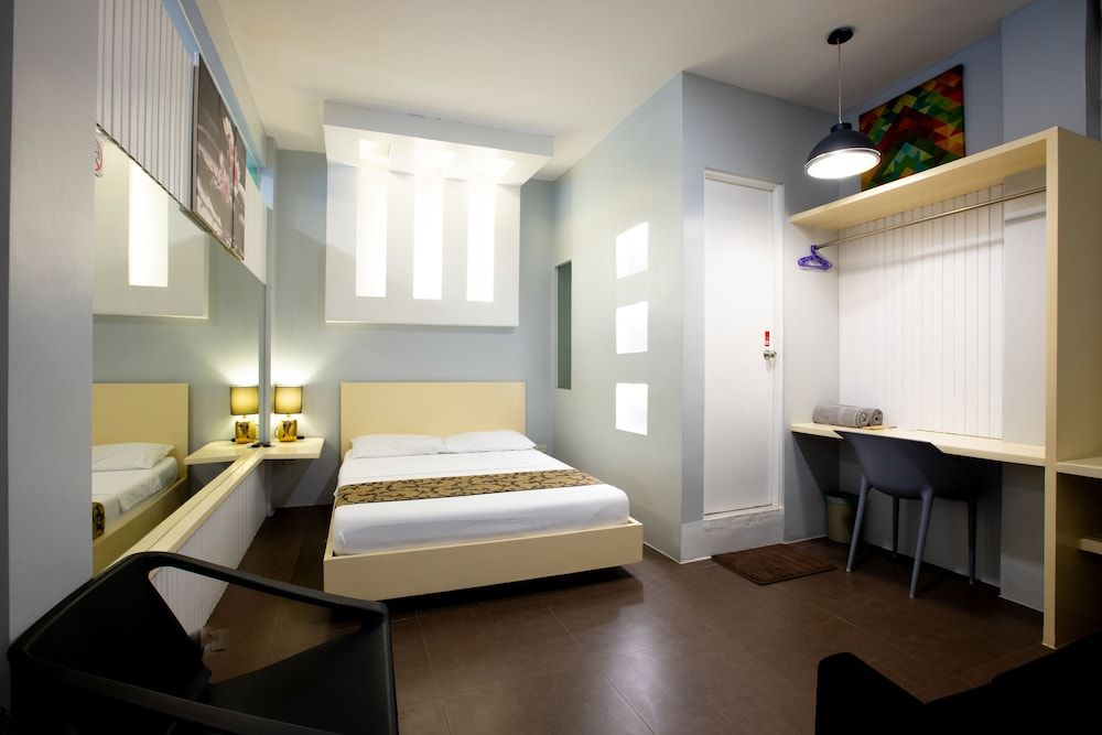 Hotel Monde Deluxe Queen Room 8