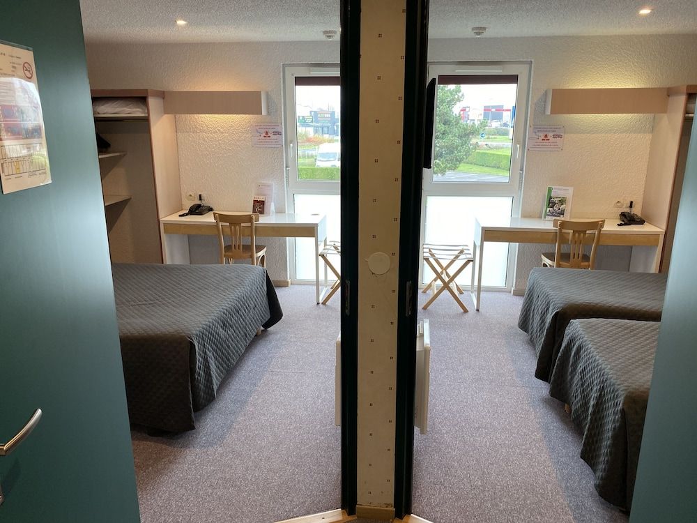 Brit Hotel Argentan Family Room