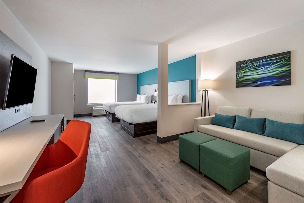 Suite, 2 Queen Beds, Non Smoking