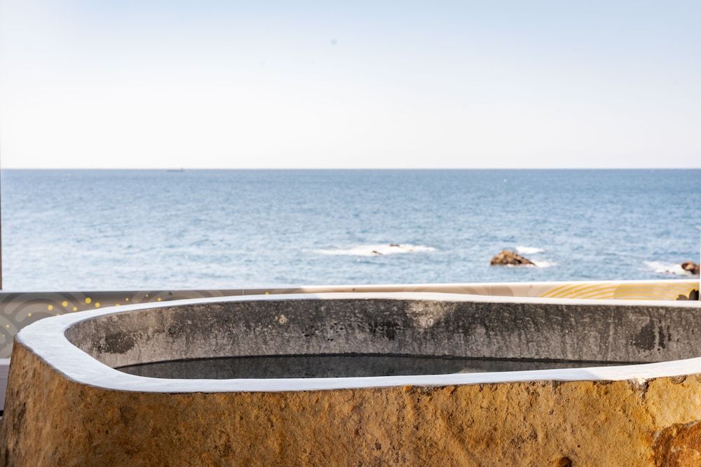 Deep Soaking Bathtub
