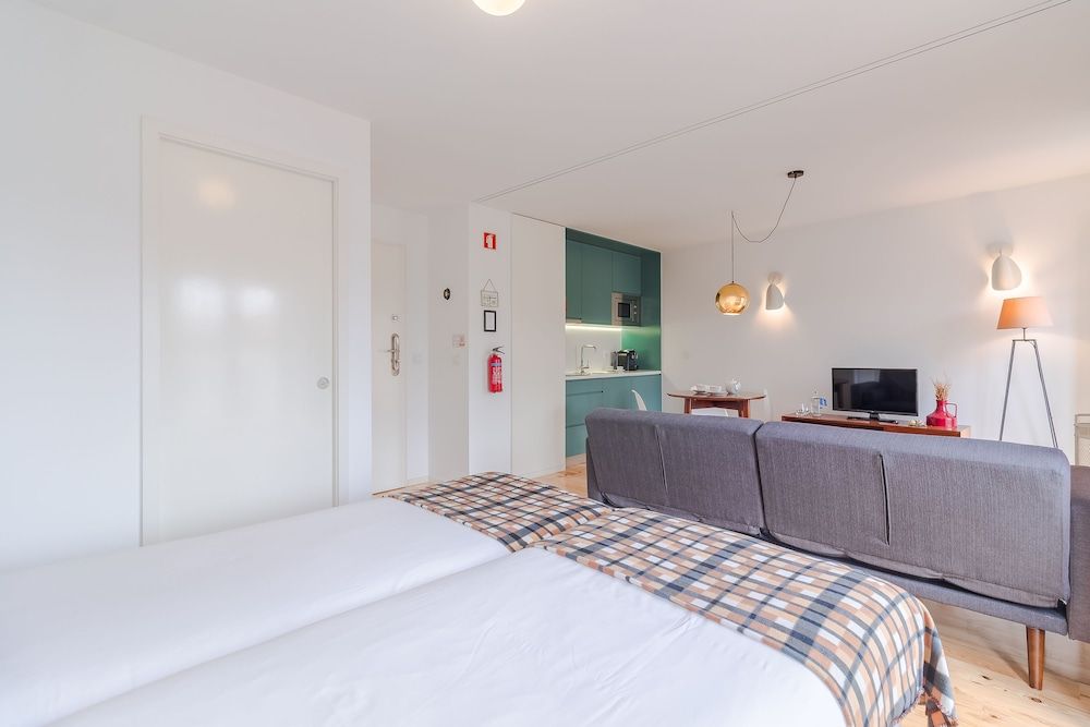 YOUROPO - The Tower Studio, Balcony (6) 4