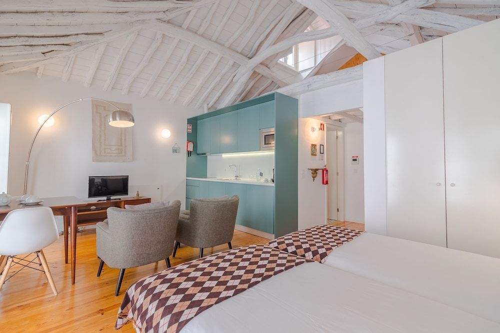 YOUROPO - The Tower Studio, Balcony (7) 2