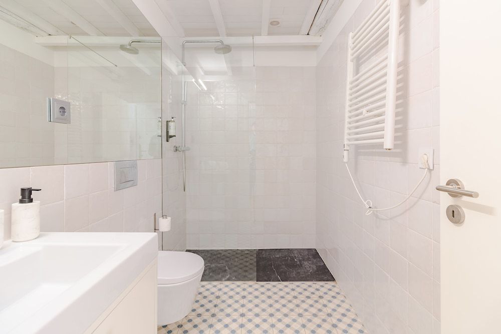 YOUROPO - The Tower Studio, Balcony (7) 5