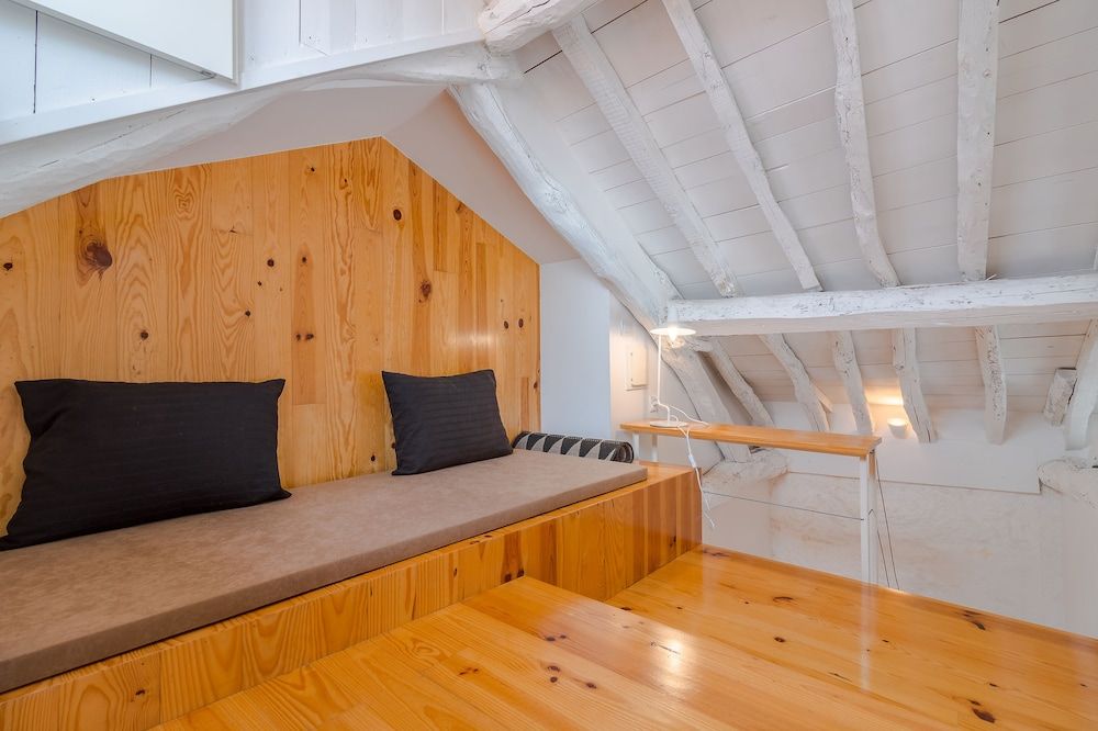 YOUROPO - The Tower Studio, Balcony (7) 4