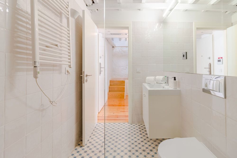 YOUROPO - The Tower Studio, Balcony (7) 6