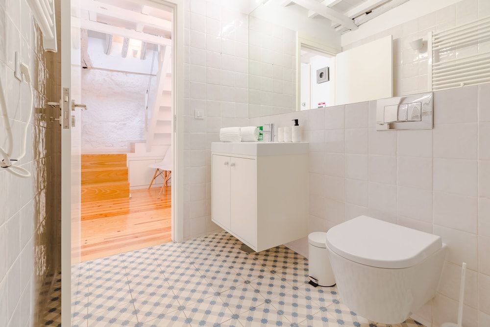 YOUROPO - The Tower Studio, Balcony (7) 8