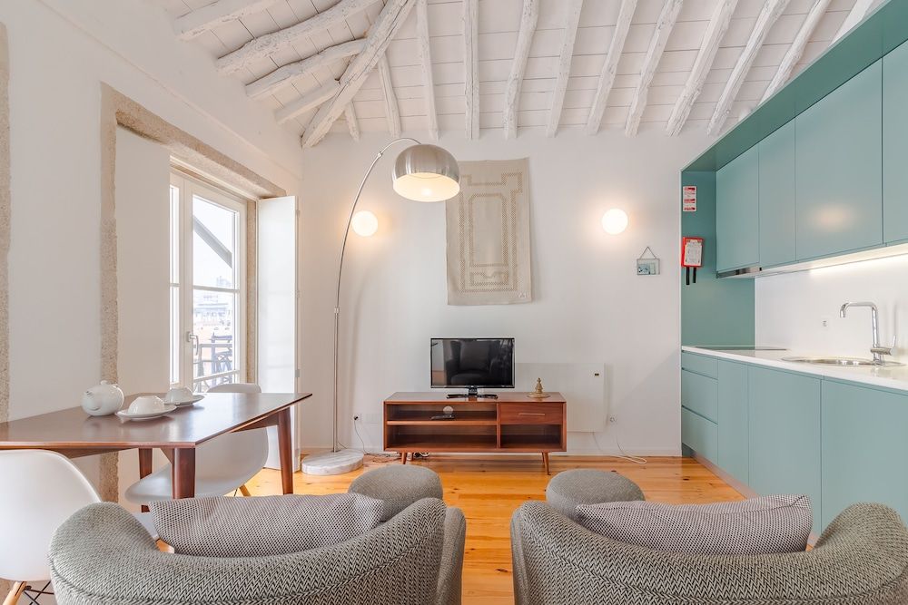 YOUROPO - The Tower Studio, Balcony (7) 13