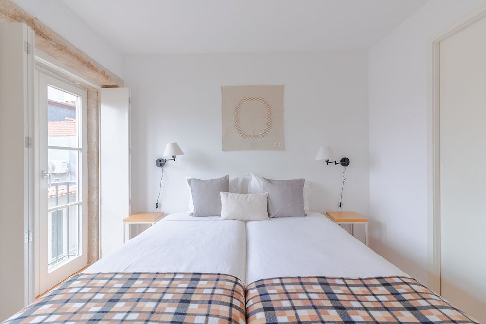 YOUROPO - The Tower Studio, Balcony (6) 5