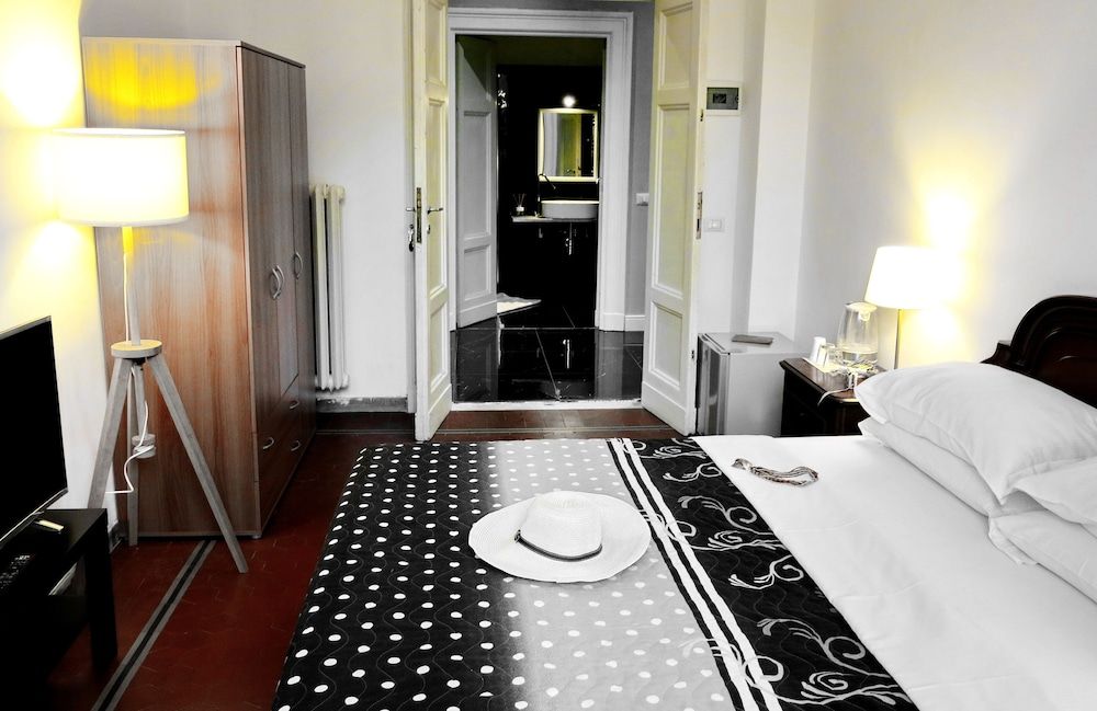 undefined NIK King Rooms 10