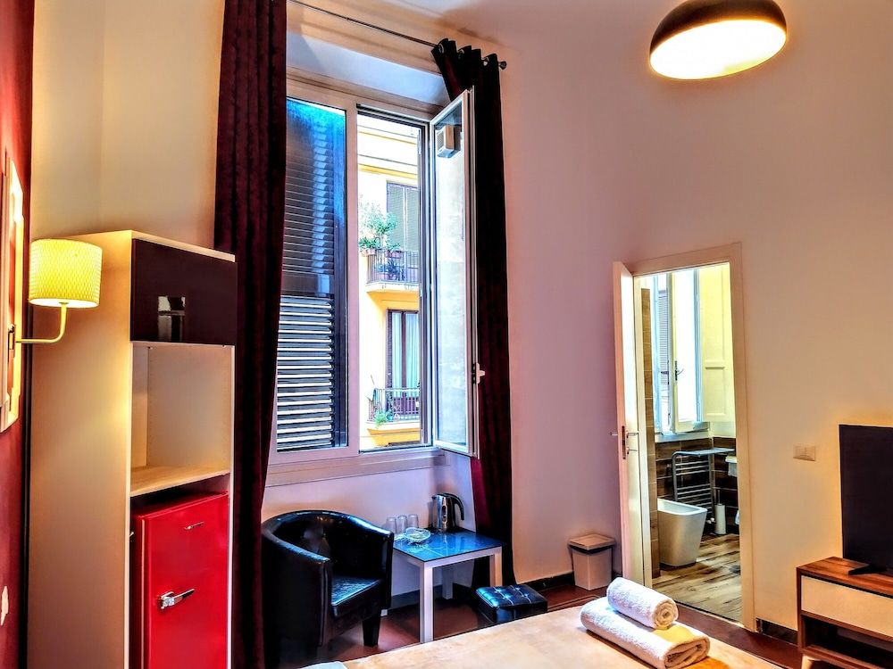 NIK King Rooms Economy Triple Room 8