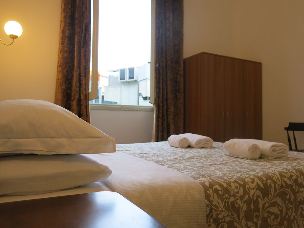 NIK King Rooms Economy Triple Room 10