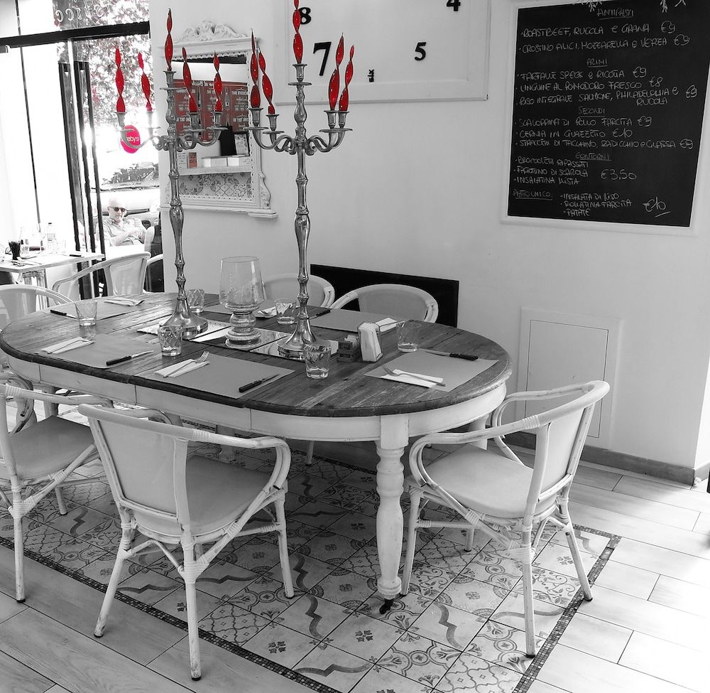 undefined NIK King Rooms 5