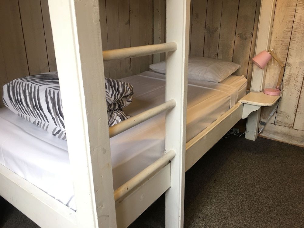 Snowman Lodge Standard Twin Room, Shared Bathroom 2