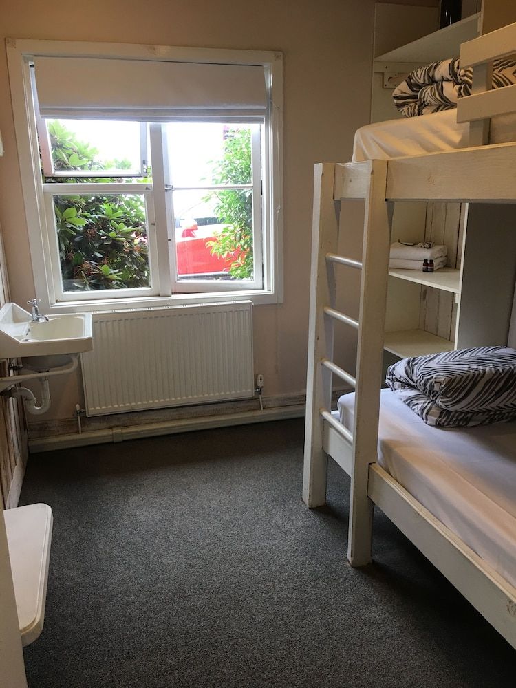 Snowman Lodge Standard Twin Room, Shared Bathroom