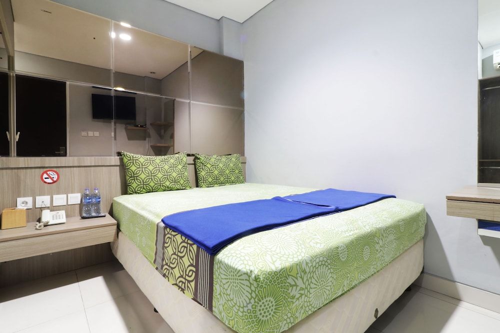 Wisma 9 Jakarta Deluxe Double Room 6